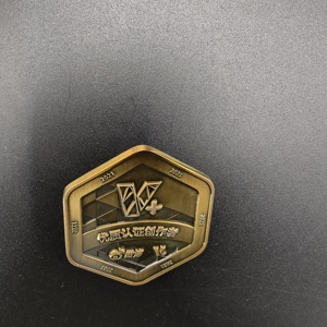 Moneda Conmemorativa Hexagonal Personalizada de Bronce Antiguo, Insignia Metálica de Recuerdo para Eventos Corporativos, Premios, Colecciones y Regalos - Product Image 3