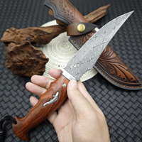 Couteau à lame fixe en acier 5Cr13 fait main, lame à pointe de lance gravée à l'acide, couteau de camping pour la viande avec manche en bois de santal