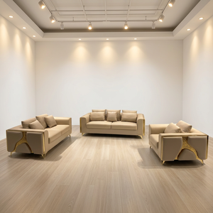 Juego de Sofás Seccionales de Cuero Genuino de Diseño Europeo Moderno con Detalles Metálicos Dorados y Respaldo Acolchado para Sala de Estar - Product Image 1