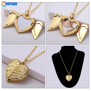 Vente en gros de collier aile d'ange à sublimation commémorative en or et argent Collier coeur à médaillon avec feuilles d'aluminium vierges - Product Image 5