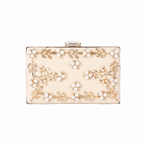 Clutch de lujo negro en cuero con forro de satén en PVC y detalle de cadena acrílica, ideal para fiestas y eventos nocturnos. - Product Image 1