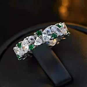 Anello con Gemma Verde Ovale Rotonda per Donne, Elegante Gioiello da Dito alla Moda - Product Image 1