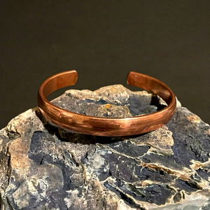 Bracelet manchette bombé en cuivre pur fait main, en métal massif, bijou de guérison demi-rond en cuivre pour hommes et femmes, OEM simple - Product Image 1