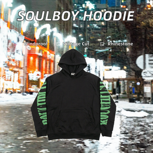 Sudadera con capucha negra al por mayor con estampado gráfico de invierno, manga verde, corte regular, estilo urbano, jersey con capucha personalizado - Product Image 2