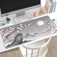 Grand tapis de bureau avec illustration de style peinture à l'encre, fleurs de cerisier, montagnes, nuit éclairée par la lune, fonctionnel