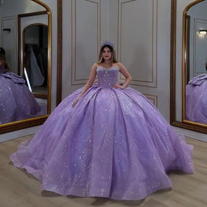 فستان كوينسيانيرا طويل بتصميم كرة مع كورسيه علوي وتنورة دانتيل للأميرات بعمر 15 عامًا بدون أكتاف - Product Image 1