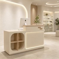 Comptoir de réception style crème pour influenceurs, mini-bar en bois simple, comptoir de caisse moderne et élégant pour magasin de vêtements pour femmes