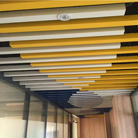 Plaque de plafond intégrée en aluminium à grain de bois moderne, style personnalisé, longue bande, pour balcon et véranda