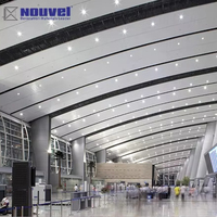 Panneau de plafond en aluminium moderne, imperméable, isolant thermiquement et ignifuge, avec grille de plafond pour la décoration des plafonds d'appartements et de bars