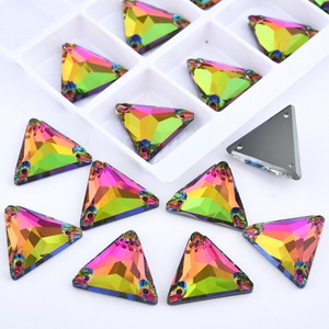 OLeeya Meilleures ventes Strass triangulaires personnalisés en verre à coudre, Pierres à coudre en cristal pour vêtements - Product Image 3