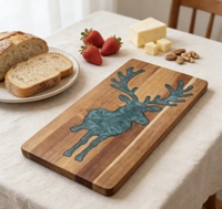 Houten snijplank van acacia met hars, rendier kerstdecoratie, voor kaasplank, westers eten, steak, fruit
