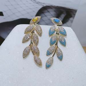Hibride, diseño único, pendientes largos de hoja Multicolor para mujer, fiesta de graduación nupcial, Zirconia cúbica, joyería de moda - Product Image 4