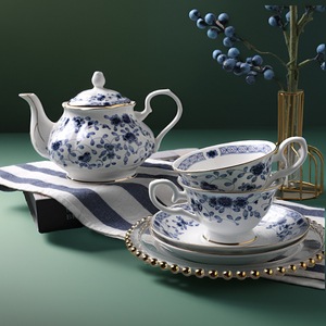 Set da tè in porcellana da 21 pezzi Bone China da donna Vintage blu fiori tazze da caffè e piattini in ceramica Set da tè e caffè