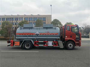 Camión cisterna corrosivo químico a la venta 6X4 HOWO Camión cisterna <span class=keywords><strong>de</strong></span> agua con rociador <span class=keywords><strong>de</strong></span> carretera Precio <span class=keywords><strong>de</strong></span> rociador <span class=keywords><strong>de</strong></span> carretera - Product Image 2