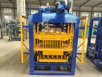 Ligne de production de blocs creux en béton automatique et efficace QT4-25