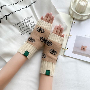 Gants d'hiver unisexes Patchwork Snowflake Jacquard Gants demi-doigts tricotés avec écran tactile Mitaines avec étiquette décorative - Product Image 5