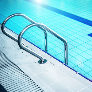 Échelle universelle de haute qualité en acier inoxydable 304/316, résistante à la rouille, à 2-5 <span class=keywords><strong>marches</strong></span>, pour piscines <span class=keywords><strong>hors</strong></span> <span class=keywords><strong>sol</strong></span> - Product Image 1