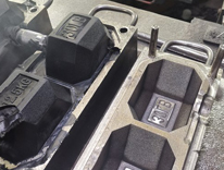 دمبسة سداسية الحديد الزهر عالية الجودة مطلية بالمطاط الأسود صديقة للبيئة مصممة خصيصًا للأوزان الحرة للصالات الرياضية - Product Image 4