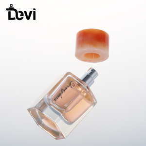 Flacons de parfum en verre de luxe vides en gros Devi, rechargeables avec pulvérisateur à pompe, estampage à chaud, étanches et écologiques - Product Image 2