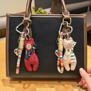 Llaveros de peluche duraderos con mosquetón de corazón, bonitos muñecos 3D, regalo de cumpleaños, cadena para teléfono, colgante para mochila escolar infantil, llavero de oso de tela - Product Image 3