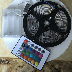 Bande <span class=keywords><strong>LED</strong></span> à piles 1m 2m 4m 5m Bande <span class=keywords><strong>LED</strong></span> RGB alimentée par piles <span class=keywords><strong>avec</strong></span> télécommande - Product Image 5