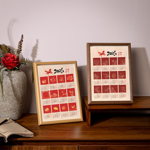 Calendario da Tavolo Creativo Culturale con Calligrafia Cinese Anno del Cavallo 2026, Cornice Portafoto, Design Curvo Inclinato e Cavo, 3 Fogli Scrivibili - Product Image 3