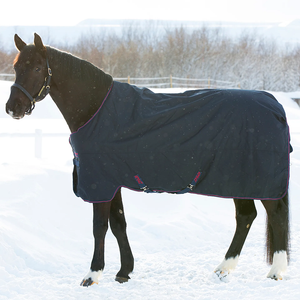 Tappeti per cavalli impermeabili su misura in poliestere per il freddo costruiti per il comfort e valutati per tutti i proprietari di cavalli - Product Image 2