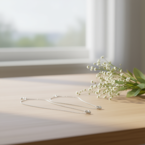 Collier avec pendentif lettre V en acier inoxydable plaqué or, bijoux minimalistes pour femmes, à porter tous les jours - Product Image 2