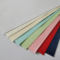 120 g/m² 180 g/m² 250 g/m² Feuille de papier texturé en lin Papier cartonné gaufré Papier spécial couleur A4