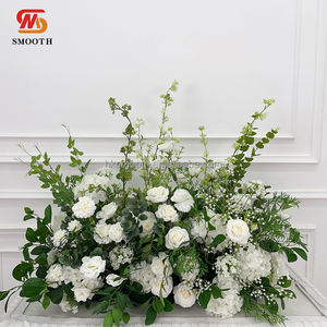 Alfombra floral verde para pasillo, decoración de escenarios para eventos y bodas al aire libre. - Product Image 1