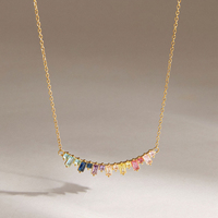 Collier en acier inoxydable 316L avec barre incurvée en zircon arc-en-ciel, plaqué or 18 carats, bijoux tendance pour femmes, collier avec pendentif coloré