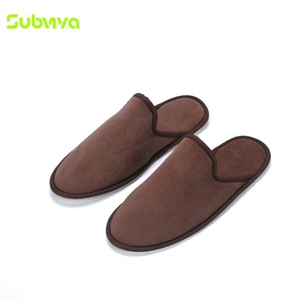 Chaussons d'hôtel en velours doux et épais avec sac en toile à cordon de serrage, chaussons de spa à bout fermé pour hôtels de luxe - Product Image 2