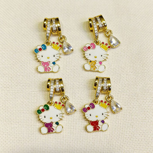 CZ9358 Abalorio <span class=keywords><strong>de</strong></span> moda con diseño <span class=keywords><strong>de</strong></span> gato y circonita, chapado en oro <span class=keywords><strong>de</strong></span> 18k, esmaltado, con doble colgante y orificio grande, compatible con pulseras <span class=keywords><strong>de</strong></span> estilo europeo - Product Image 1