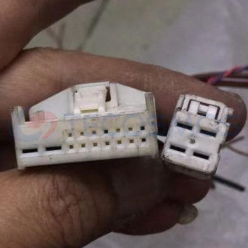 Car Connector For BMW white 4pin fuel pump control module CT4-0148M-2