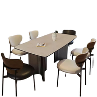 Table de conférence et de salle à manger de style industriel moderne, grande table rectangulaire en pierre frittée pour salle de réunion de bureau de luxe.