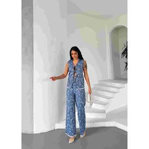 Conjunto de Mezclilla con Detalles Bordados - 1S 2M 2L 1XL - Product Image 1