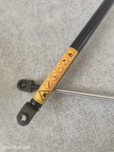 Para excavadora Takeuchi TB 150 135 175, nueva cubierta trasera de motor, varilla de soporte de resorte de gas, varilla superior hidráulica de alta calidad - Product Image 2