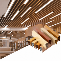 Plafonds suspendus en aluminium à motif bois, avec design tendance pour la décoration intérieure