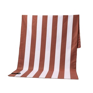 Serviette de plage luxueuse à rayures roses en microfibre 200GSM en peluche extra large de forme personnalisée - Product Image 2