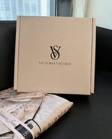 Luxuriöse, recycelbare Wellpapp-Versandkartons in Blush Pink mit individuellem Logo, isoliert, vierfarbig bedruckt, glänzende Laminierung, rechteckig