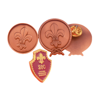 Badge de scout en bronze antique de haute qualité, motif iris (fleur), avec bordure en corde, en alliage de zinc, avec fermoir papillon au dos