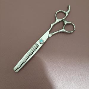 กรรไกรตัดผม Mde ขนาด 6 นิ้ว กรรไกรซอยผม สแตนเลส 440C ด้ามยาว อุปกรณ์ตัดผมมืออาชีพ - Product Image 5