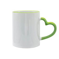 Mug à café en céramique blanche personnalisé avec anse en forme de cœur vert – Lot en gros pour usage commercial – Offre groupée