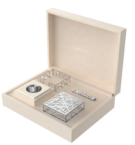 Set Bruciatore di Incenso in Legno e Pelle Certificato SABER, Cofanetto Tradizionale per Bakhoor per Arredamento di Majlis e Hotel - Product Image 1