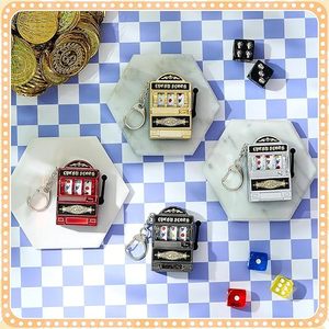 Llavero de máquina tragamonedas miniatura con mecanismo de funcionamiento, listo para enviar, venta al por mayor, recuerdos de Las Vegas, llavero de casino, amuleto de la suerte con jackpots, regalo - Product Image 5