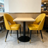 Chaise de salle à manger moderne en cuir PU de qualité restaurant avec pieds en métal, usage commercial pour hôtels et restaurants