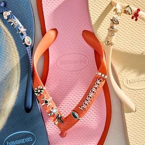 Nuevos dijes metálicos vintage transfronterizos <span class=keywords><strong>para</strong></span> zuecos y sandalias con diseños de corazón y flor, colgantes <span class=keywords><strong>para</strong></span> tiras transparentes - Unisex - Product Image 4