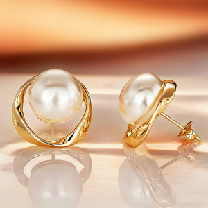 Eleganti orecchini a cerchio con perle per donna, gioielli per le orecchie minimalisti e lucidi alla moda - Product Image 4