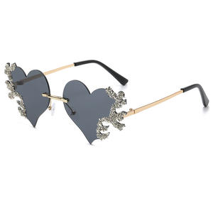 Occhiali da sole con cuore transfrontaliero tempestato di diamanti da donna con senso avanzato esagerava le lacrime d'amore per fotografare - Product Image 6