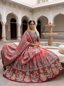 Lehenga Choli con estampado Kalamkari de alta demanda, con dupatta a juego, para mujer, ropa tradicional para bodas y fiestas, disponible para la venta. - Product Image 3
